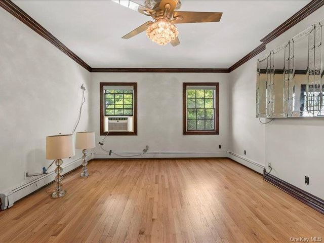 39 12th Avenue, Sea Cliff, NY 11579