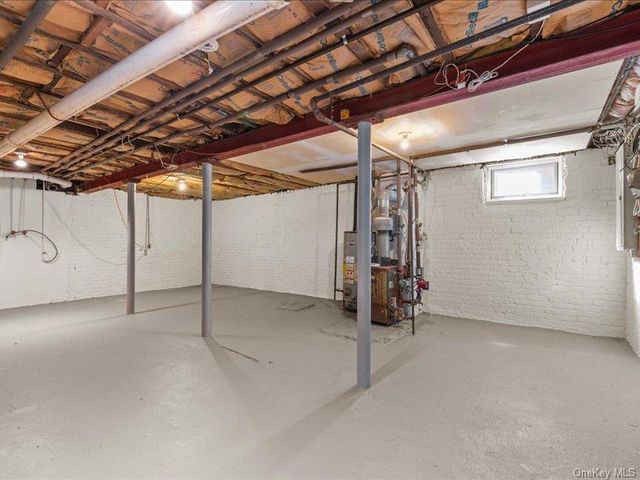 39 12th Avenue, Sea Cliff, NY 11579