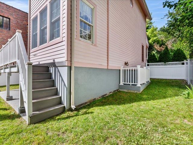 39 12th Avenue, Sea Cliff, NY 11579