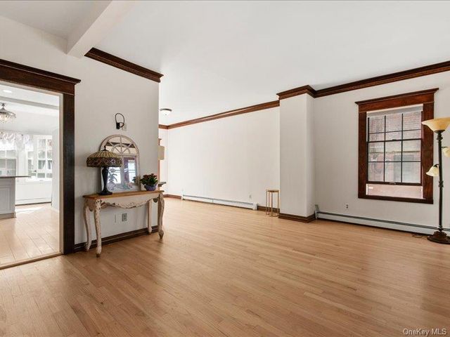 39 12th Avenue, Sea Cliff, NY 11579