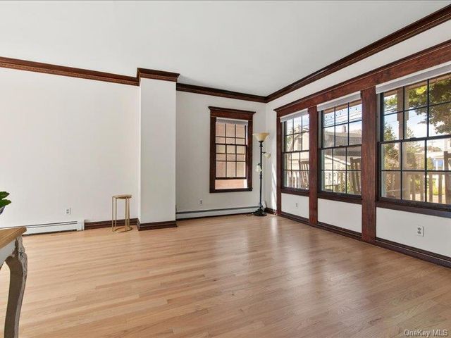 39 12th Avenue, Sea Cliff, NY 11579