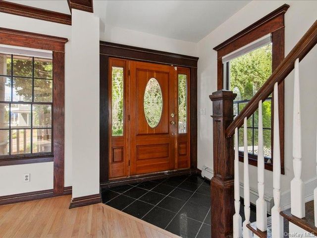 39 12th Avenue, Sea Cliff, NY 11579