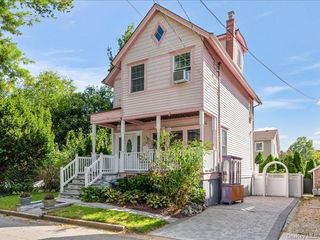 39 12th Avenue, Sea Cliff, NY 11579