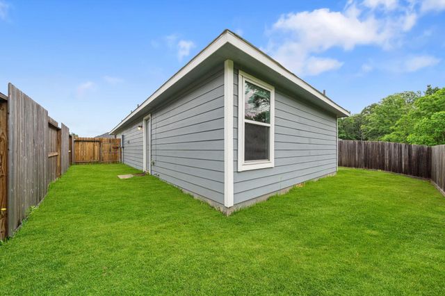 17038 Marie Village Drive, Conroe, TX 77306