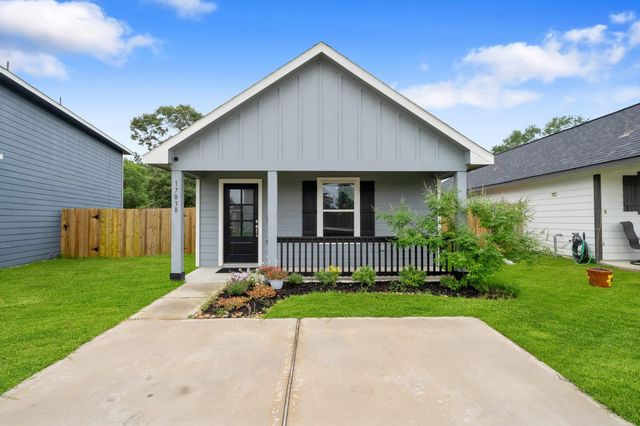 17038 Marie Village Drive, Conroe, TX 77306