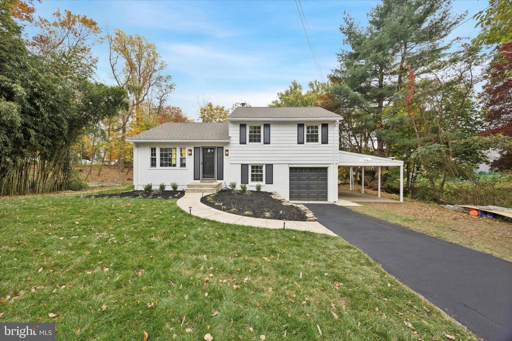 15 SYCAMORE AVE, Morton, PA 19070