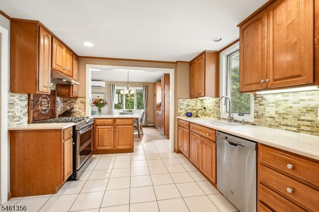 14 Wayland Dr, Verona Twp., NJ 07044