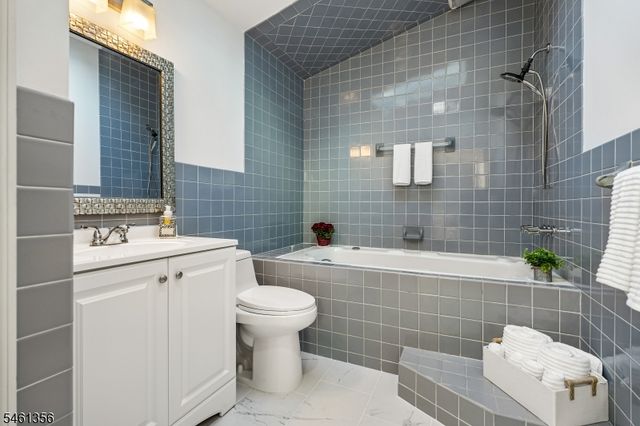 14 Wayland Dr, Verona Twp., NJ 07044