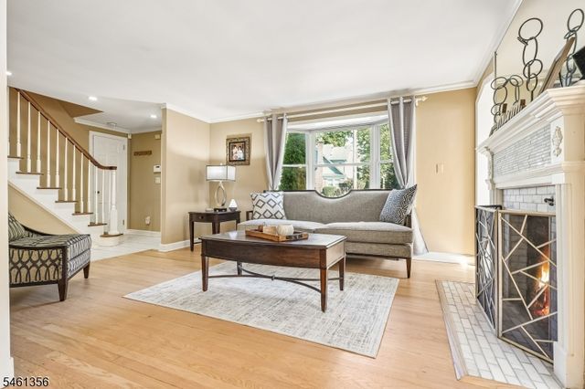 14 Wayland Dr, Verona Twp., NJ 07044