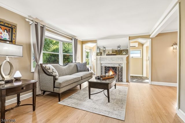 14 Wayland Dr, Verona Twp., NJ 07044