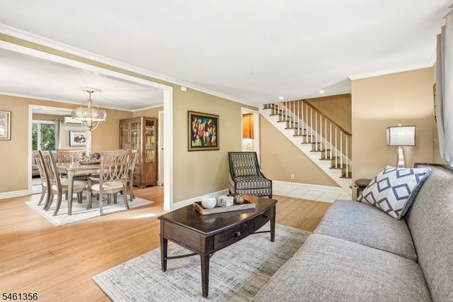 14 Wayland Dr, Verona Twp., NJ 07044