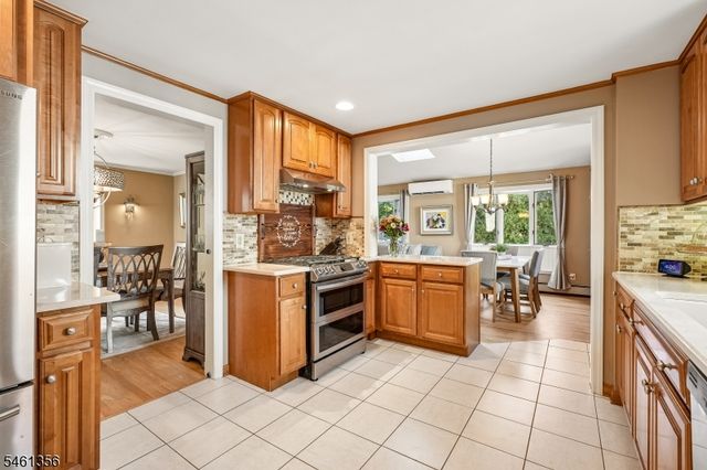 14 Wayland Dr, Verona Twp., NJ 07044