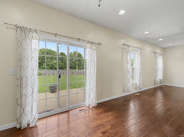 3661 Arbor Pointe Drive, Newburgh, IN 47630