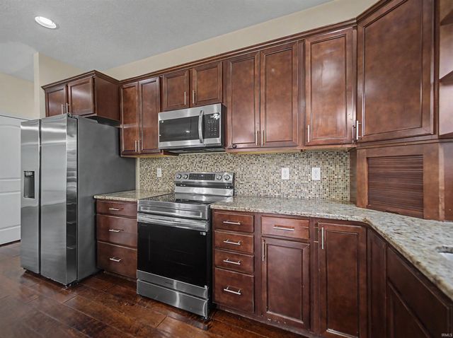 3661 Arbor Pointe Drive, Newburgh, IN 47630