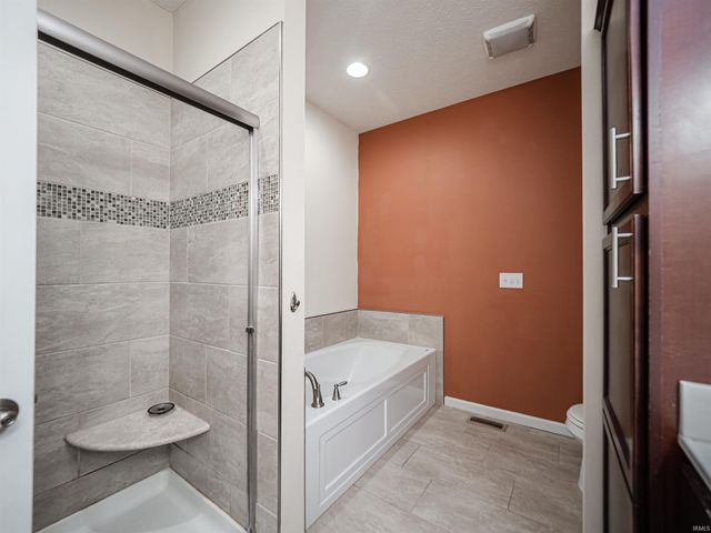 3661 Arbor Pointe Drive, Newburgh, IN 47630