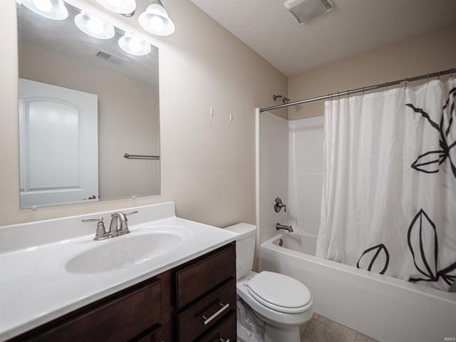 3661 Arbor Pointe Drive, Newburgh, IN 47630