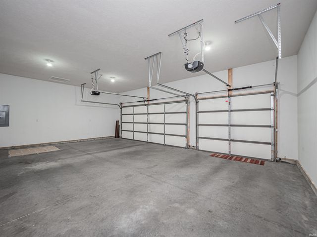 3661 Arbor Pointe Drive, Newburgh, IN 47630