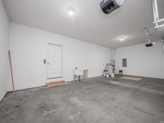 3661 Arbor Pointe Drive, Newburgh, IN 47630