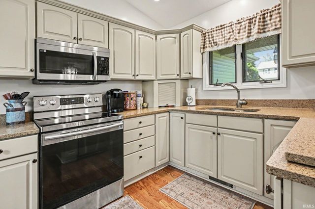 21064 Morning Dove Trail, South Bend, IN 46614