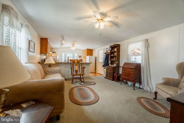 4 HEMLOCK ACRES CT, Manheim, PA 17545