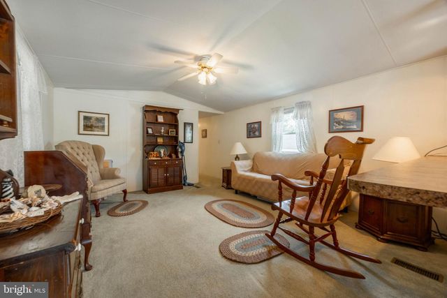 4 HEMLOCK ACRES CT, Manheim, PA 17545