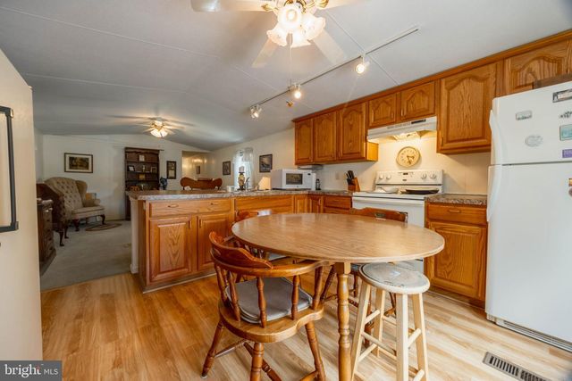 4 HEMLOCK ACRES CT, Manheim, PA 17545