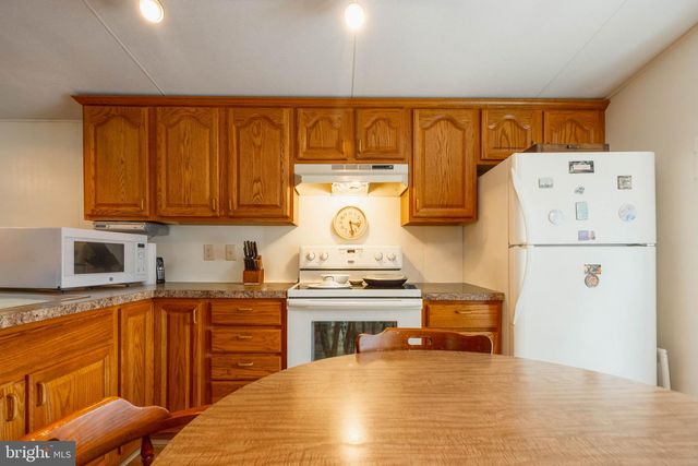 4 HEMLOCK ACRES CT, Manheim, PA 17545