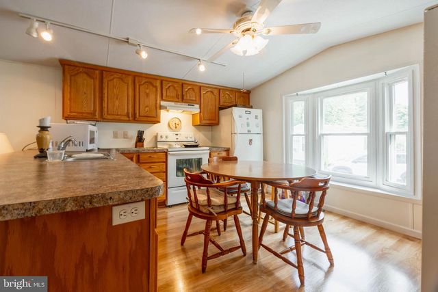 4 HEMLOCK ACRES CT, Manheim, PA 17545