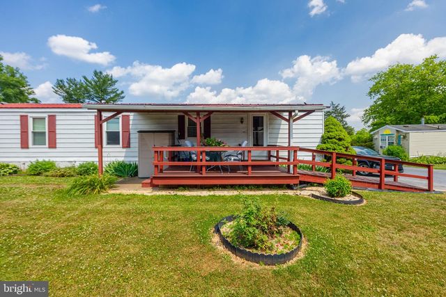 4 HEMLOCK ACRES CT, Manheim, PA 17545