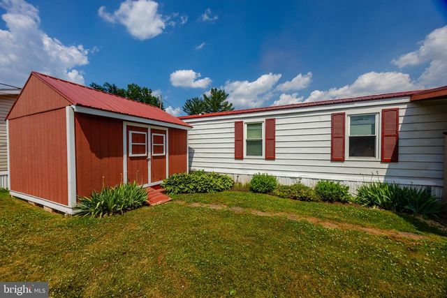 4 HEMLOCK ACRES CT, Manheim, PA 17545