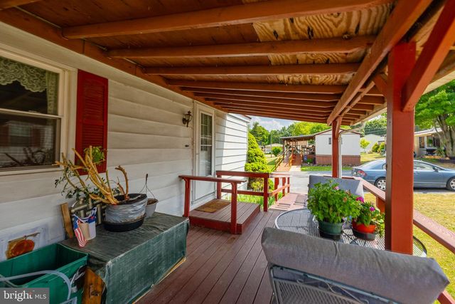 4 HEMLOCK ACRES CT, Manheim, PA 17545