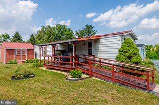 4 HEMLOCK ACRES CT, Manheim, PA 17545