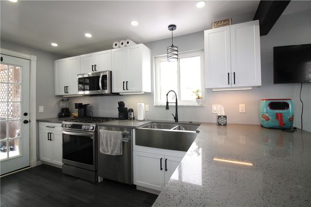 5877 Pleasant St, South Park, PA 15129