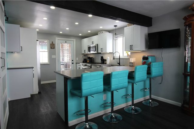 5877 Pleasant St, South Park, PA 15129