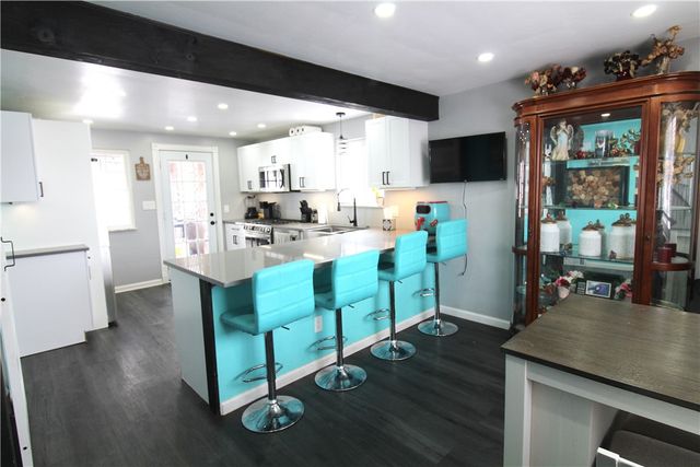 5877 Pleasant St, South Park, PA 15129