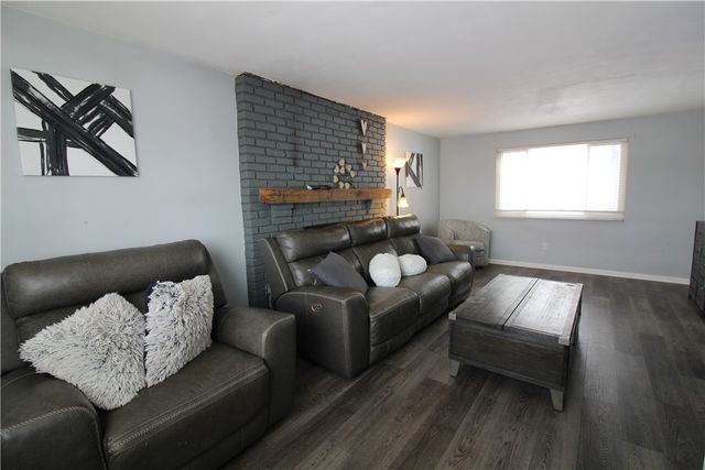 5877 Pleasant St, South Park, PA 15129