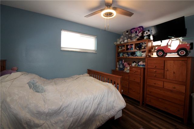 5877 Pleasant St, South Park, PA 15129