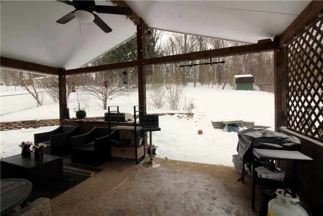 5877 Pleasant St, South Park, PA 15129