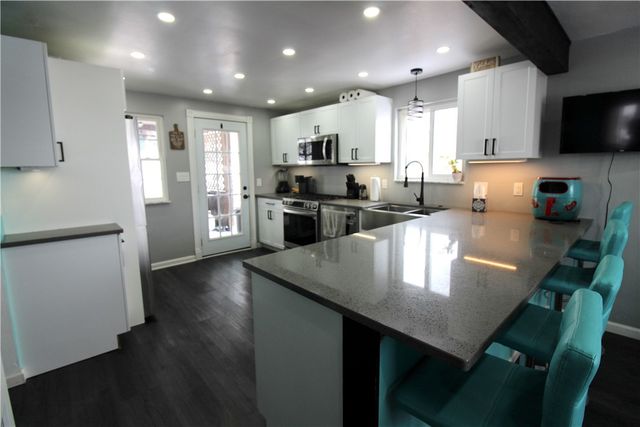 5877 Pleasant St, South Park, PA 15129