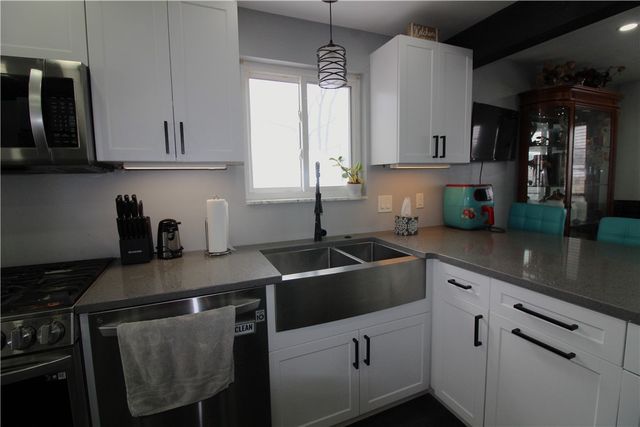 5877 Pleasant St, South Park, PA 15129