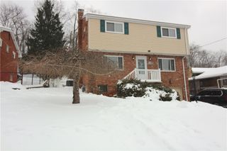 5877 Pleasant St, South Park, PA 15129