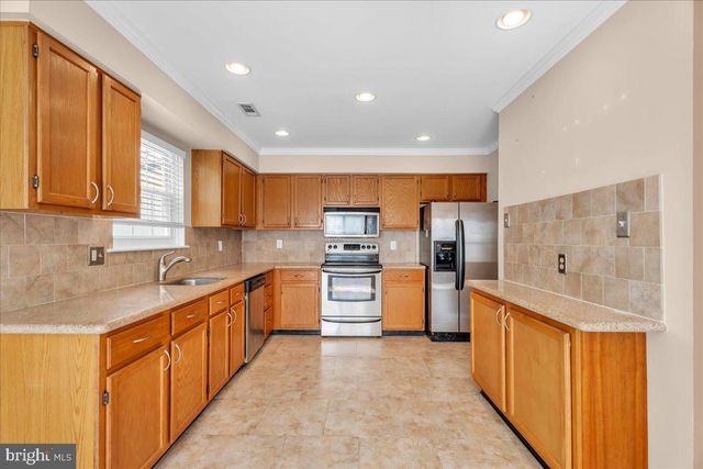 146 CROWN PRINCE DR, Marlton, NJ 08053