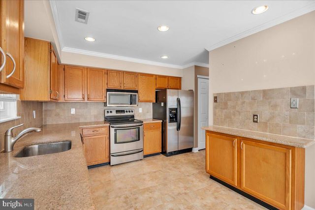 146 CROWN PRINCE DR, Marlton, NJ 08053