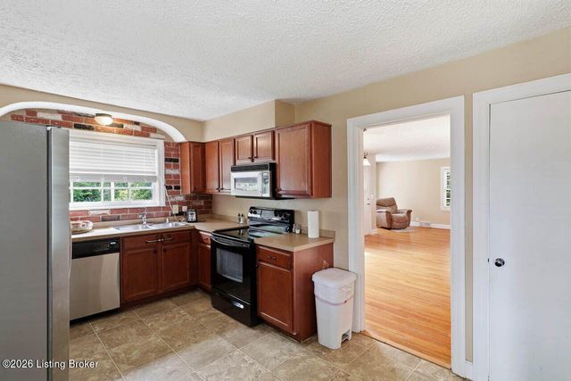 219 West Ave, Mt Washington, KY 40047
