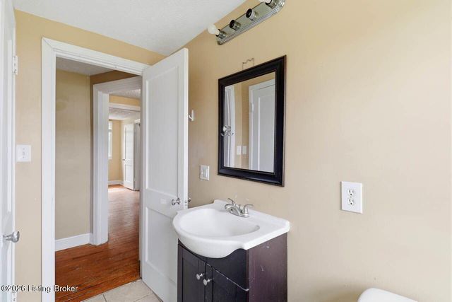 219 West Ave, Mt Washington, KY 40047