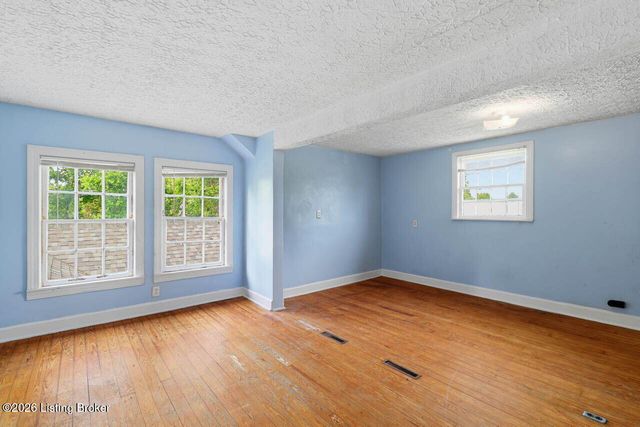 219 West Ave, Mt Washington, KY 40047