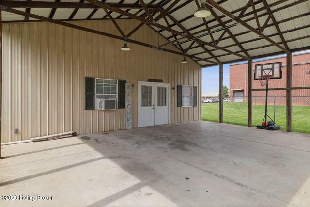 219 West Ave, Mt Washington, KY 40047