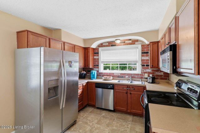 219 West Ave, Mt Washington, KY 40047