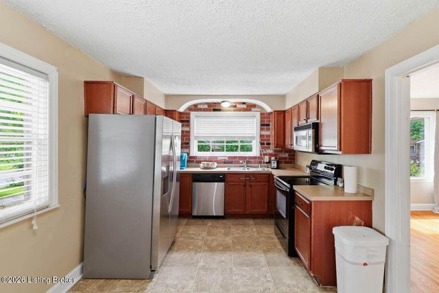 219 West Ave, Mt Washington, KY 40047