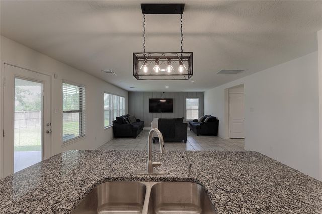 622 Coyote Canyon Court, Magnolia, TX 77354